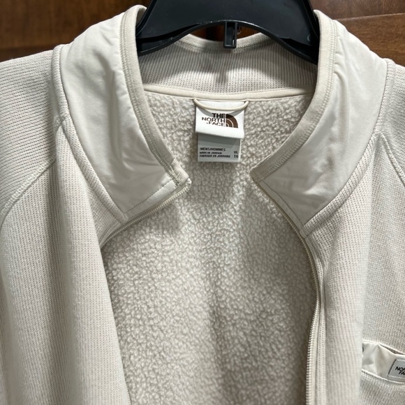 Like new!! The North Face men’s XL Gordon
Lyons Full Zip Fleece Sweater
Jacket - Picture 12 of 14